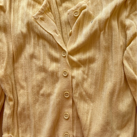 GARAGE button down yellow long sleeve crop top - Picture 4 of 4